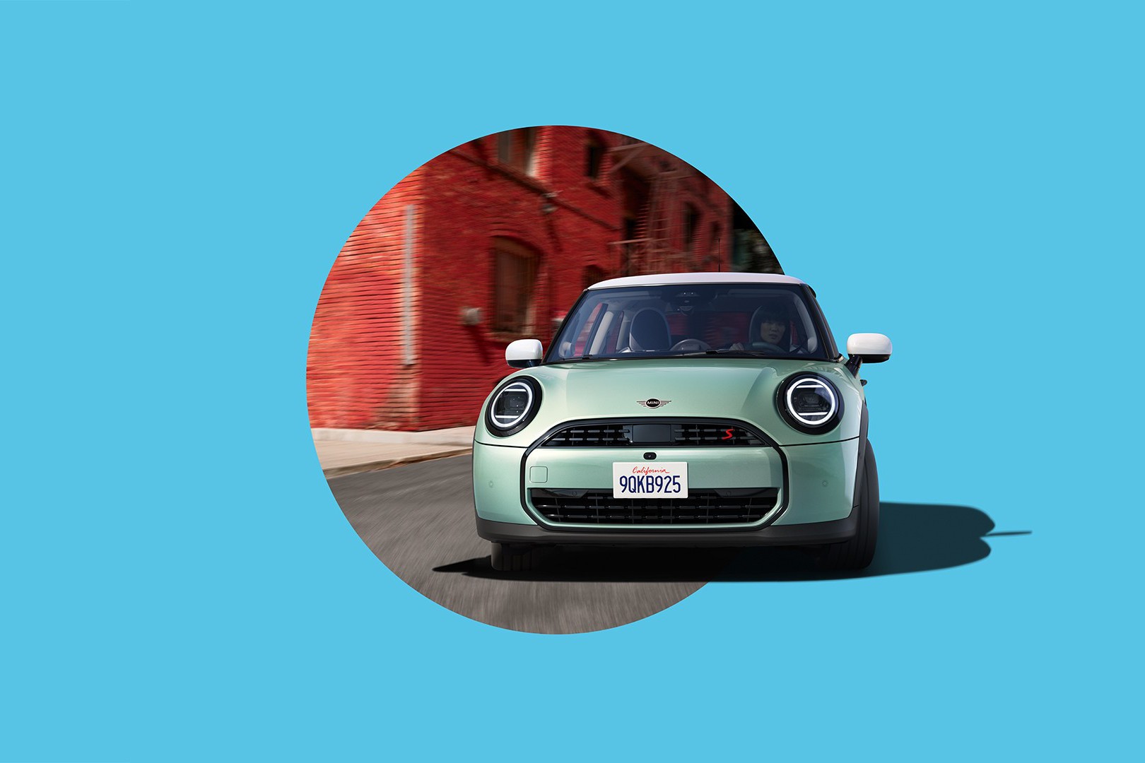 MINI COOPER – jedinstvena AURA ZA NOVU ERU
MINI COOPER – jedinstvena AURA ZA NOVU ERU